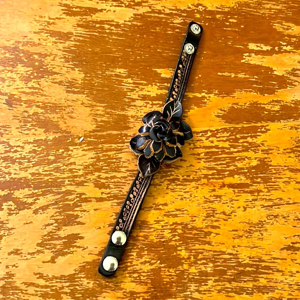 Leather rose bracelet
